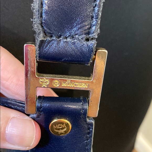 Vintage MCM White and Navy Crossbody Bucket Bag - Picture 5 of 15